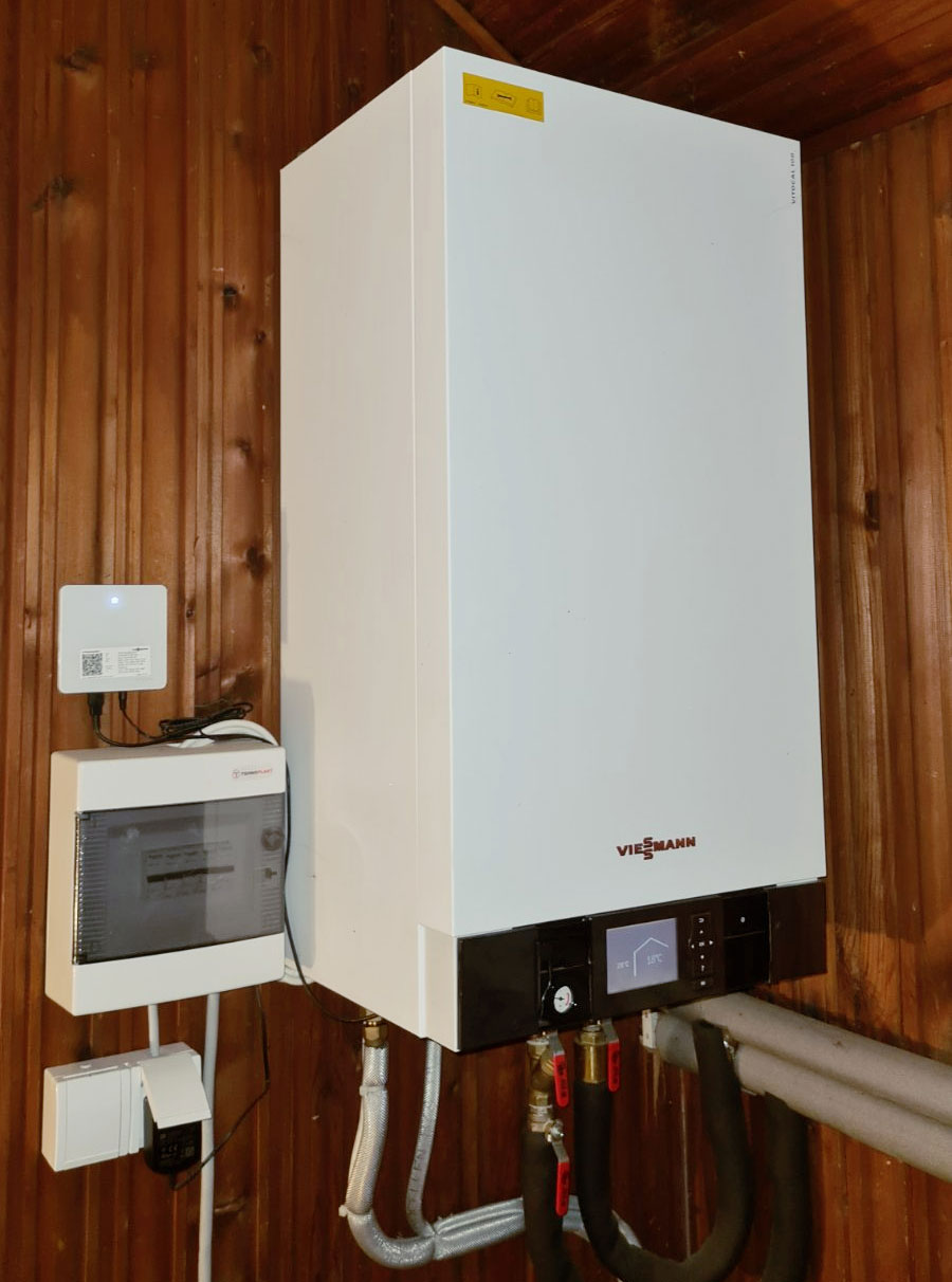Na fotografiji je prikaz unutrašnje jedinice Vitocal 100S Viessmann toplotne pumpe u domu Milana Jeličića.